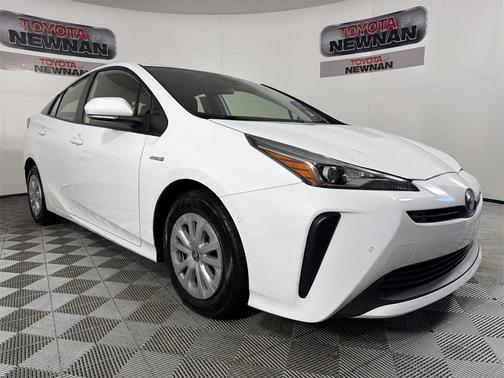 2022 Toyota Prius LE