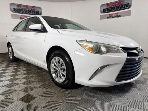 Super White 2015 Toyota Camry LE