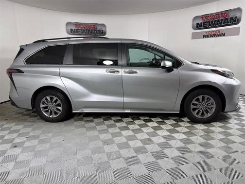 2024 Toyota Sienna XLE