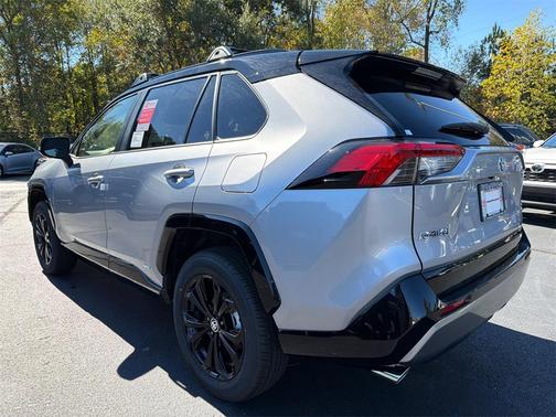 2025 Toyota RAV4 Hybrid SE