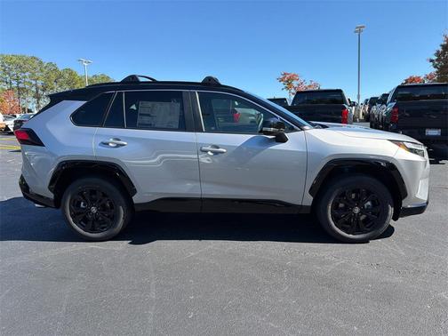 2025 Toyota RAV4 Hybrid SE