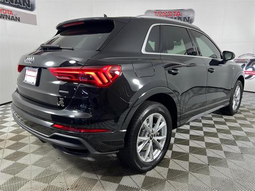 2024 Audi Q3 Premium 45 TFSI S line quattro Tiptronic