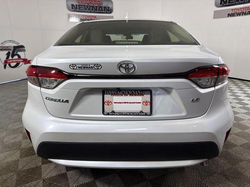 Pearl 2022 Toyota Corolla LE