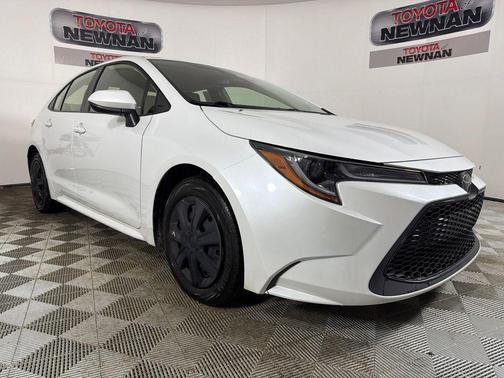 Pearl 2022 Toyota Corolla LE