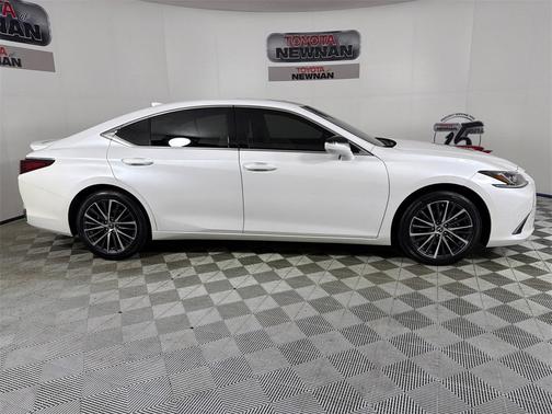 2025 Lexus ES 300h Base