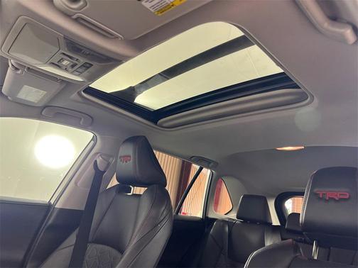 2020 Toyota RAV4 SE