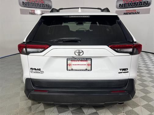 2020 Toyota RAV4 SE