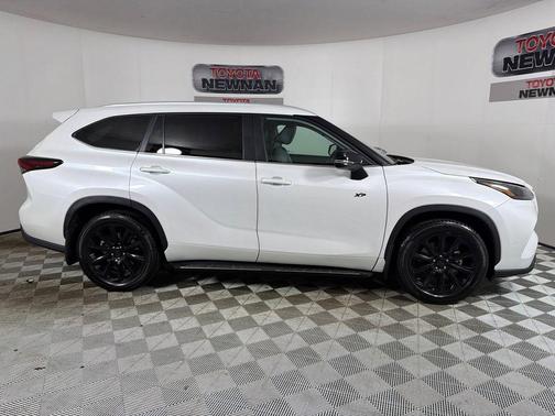 Wind Chill Pearl 2024 Toyota Highlander XLE