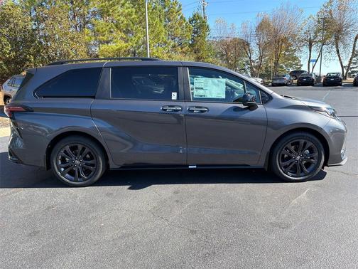2025 Toyota Sienna XSE 7 Passenger