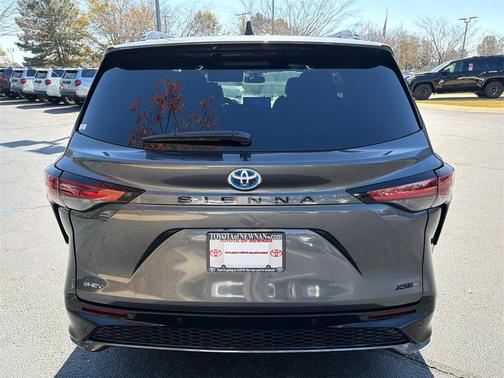 2025 Toyota Sienna XSE 7 Passenger