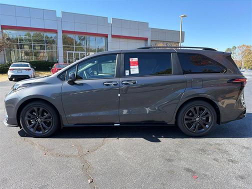 2025 Toyota Sienna XSE 7 Passenger