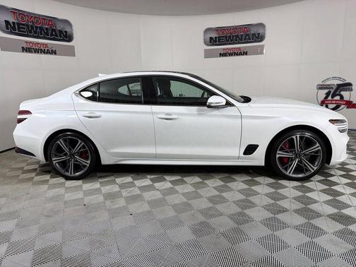 Uyuni White 2025 Genesis G70 2.5T RWD