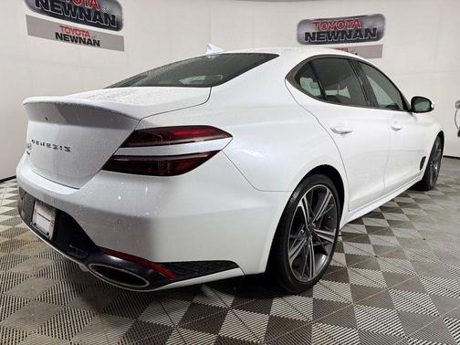 Uyuni White 2025 Genesis G70 2.5T RWD