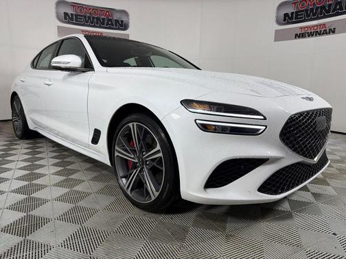 Uyuni White 2025 Genesis G70 2.5T RWD