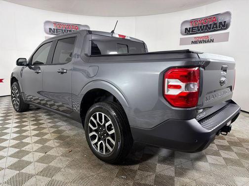 Carbonized Gray Metallic 2024 Ford Maverick Lariat