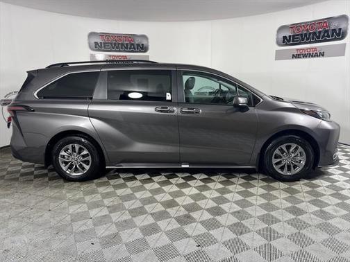 2024 Toyota Sienna XLE 8 Passenger