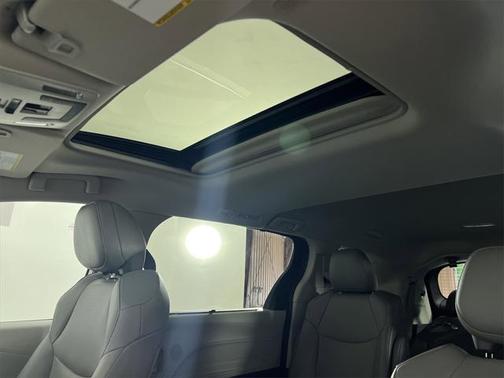 2024 Toyota Sienna XLE 8 Passenger