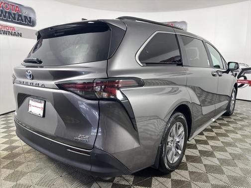 2024 Toyota Sienna XLE 8 Passenger
