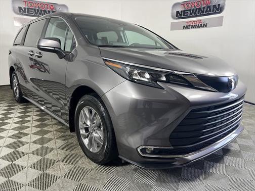 2024 Toyota Sienna XLE 8 Passenger