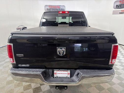 Brilliant Black Crystal Pearlcoat 2017 RAM 1500 Laramie