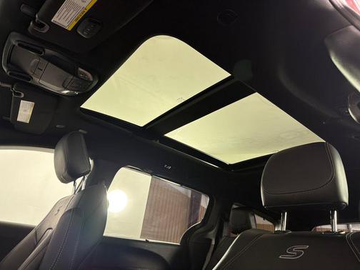 Velvet Red Pearlcoat 2020 Chrysler Pacifica Touring L
