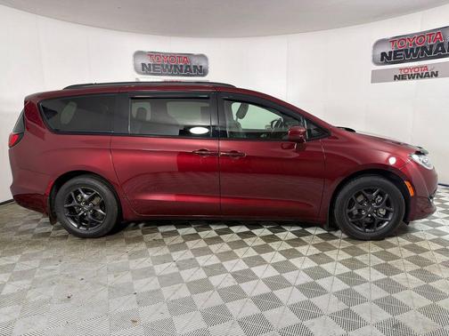Velvet Red Pearlcoat 2020 Chrysler Pacifica Touring L