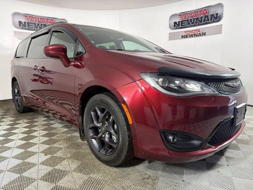 Velvet Red Pearlcoat 2020 Chrysler Pacifica Touring L