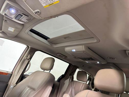 2016 Chrysler Town & Country Touring-L