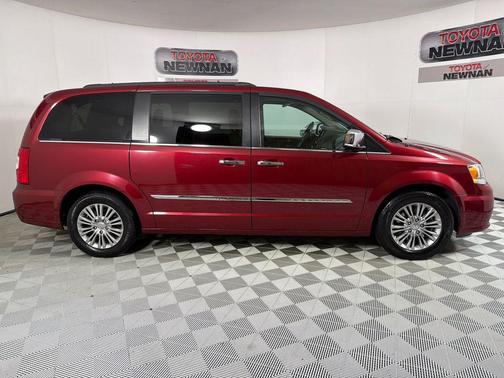2016 Chrysler Town & Country Touring-L