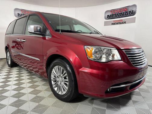 2016 Chrysler Town & Country Touring-L