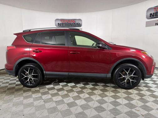 Ruby Flare Pearl 2018 Toyota RAV4 SE
