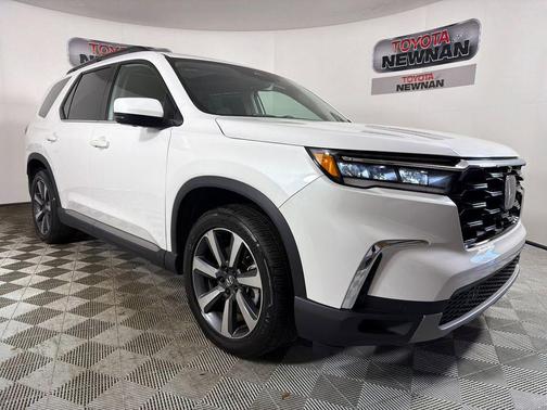 Platinum White Pearl 2023 Honda Pilot AWD Elite