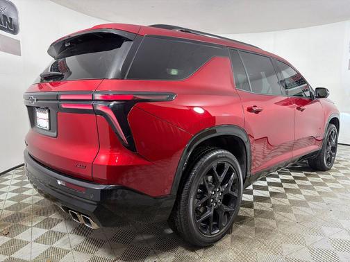 Radiant Red Tintcoat 2024 Chevrolet Traverse RS