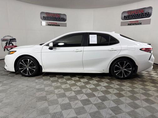 Super White 2020 Toyota Camry SE