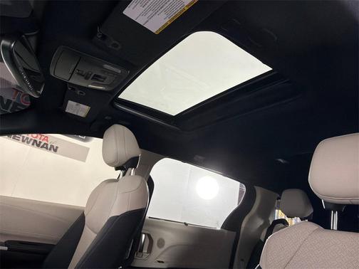 2025 Toyota Sienna Platinum