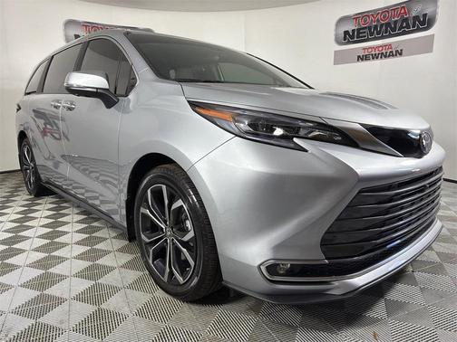 2025 Toyota Sienna Platinum