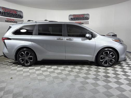 2025 Toyota Sienna Platinum
