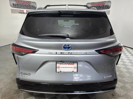 2025 Toyota Sienna Platinum