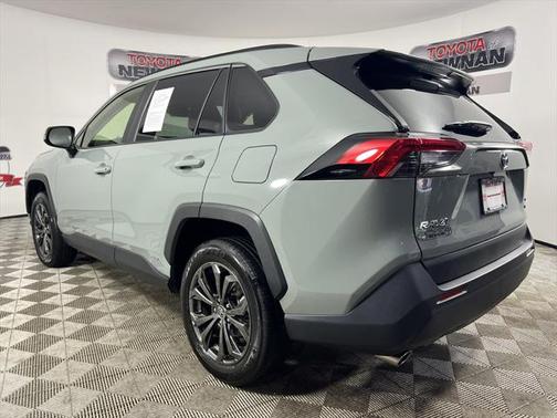 2022 Toyota RAV4 Hybrid XLE Premium