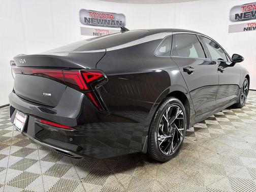 Aurora Black Pearl 2025 Kia K5 GT-Line