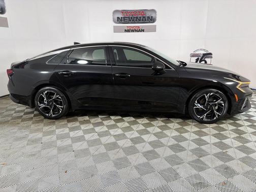 Aurora Black Pearl 2025 Kia K5 GT-Line
