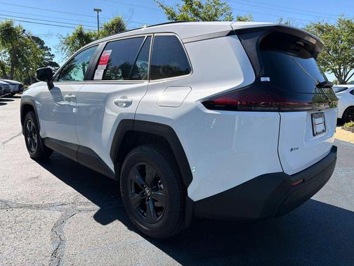 Ice Cap 2026 Toyota RAV4 LE