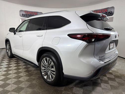 Wind Chill Pearl 2026 Toyota Highlander Platinum
