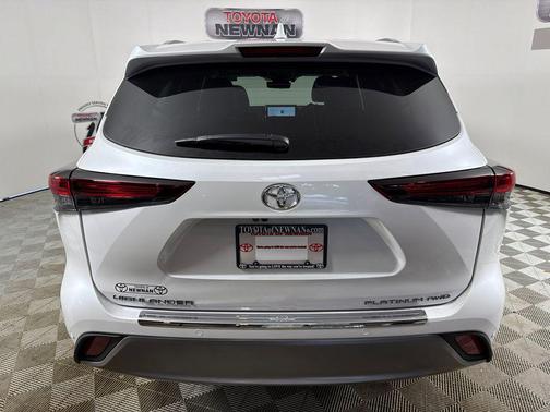 Wind Chill Pearl 2026 Toyota Highlander Platinum