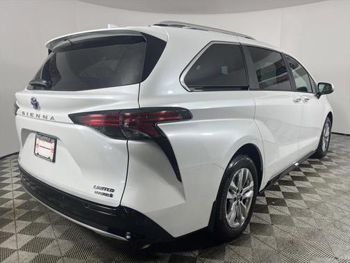 2024 Toyota Sienna Limited 7-Passenger