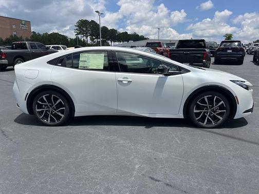 2025 Toyota Prius L