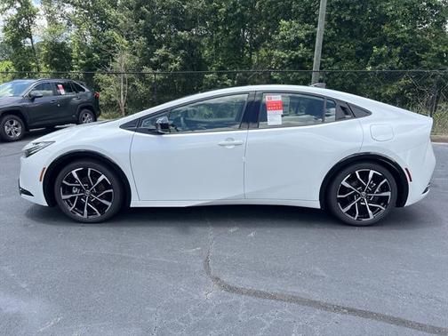 2025 Toyota Prius L