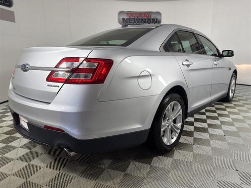 2017 Ford Taurus SE