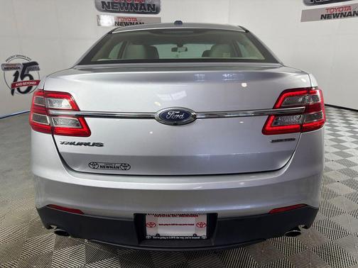 2017 Ford Taurus SE