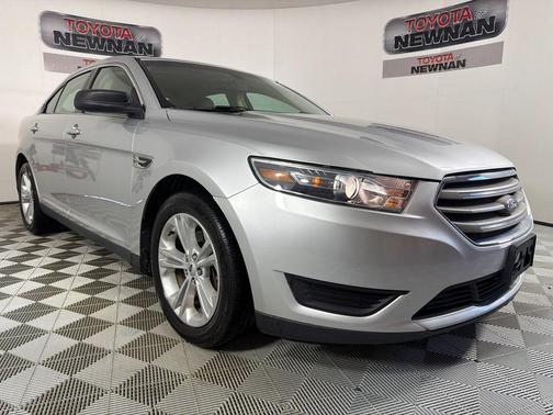 2017 Ford Taurus SE